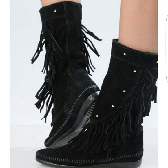 Minnetonka Shoes - Minnetonka Fringe Stud Leather Moccasin Boots SZ 7